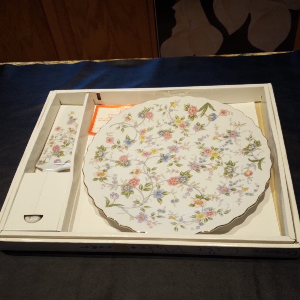 Andrea by Sadek Cake Plate & Server